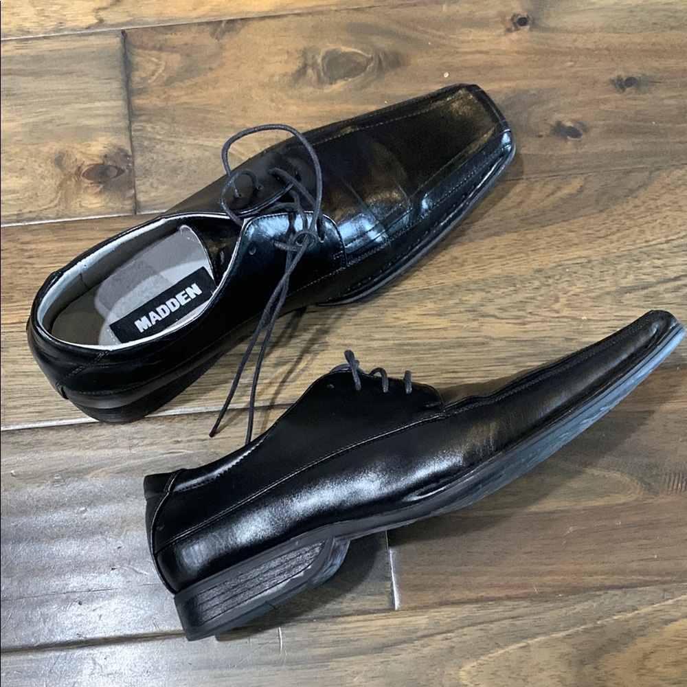 Used Madden Men's Black Dress Shoes size 8.5